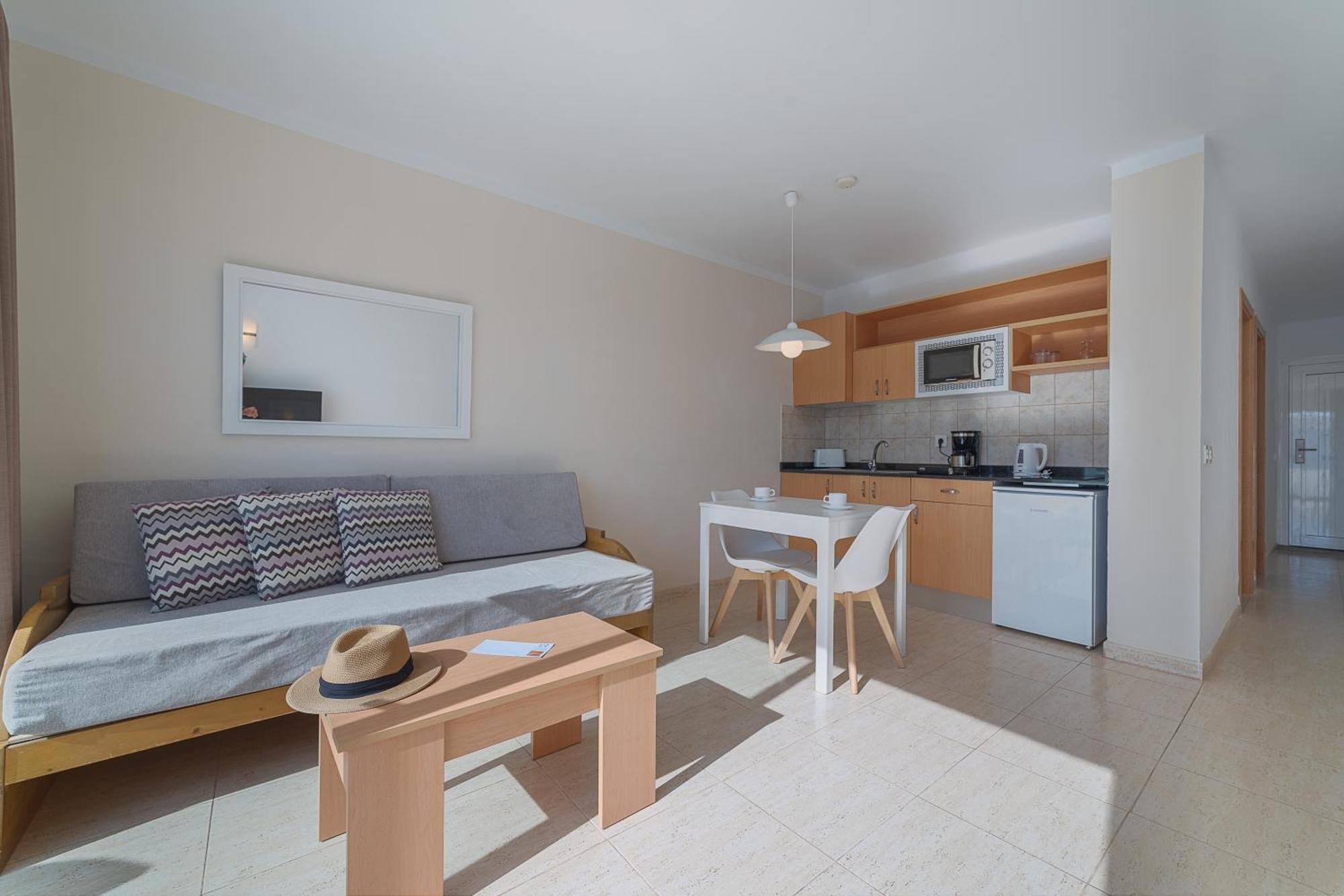 One-Bedroom Apartment,1537303687:JPEG